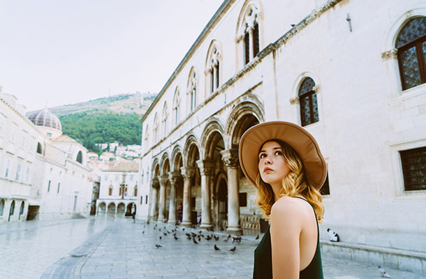 Who Travel The World? Girls.